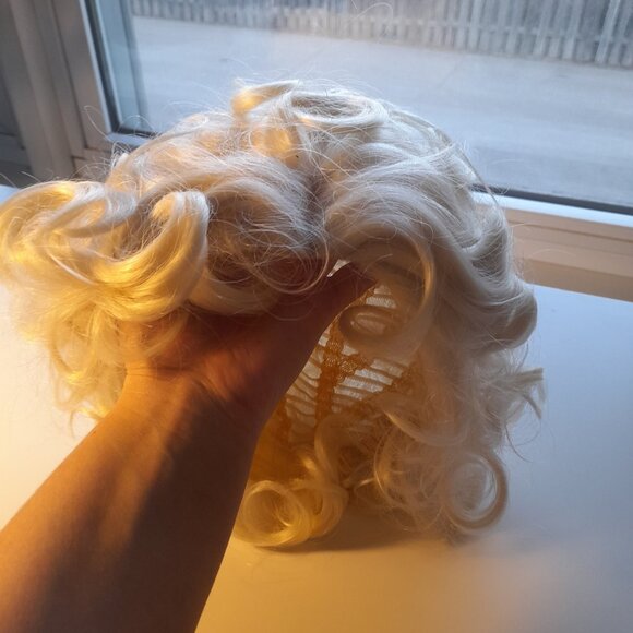 Short Blonde Curly Wig for Women - 80s Flip Style, Platinum Blonde, Synthetic - Picture 11 of 11